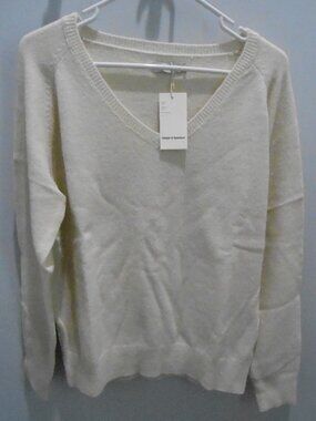 Simple & Opulence Women's Beige Long Sleeve V-Neck Lightweight Sweater Size-M